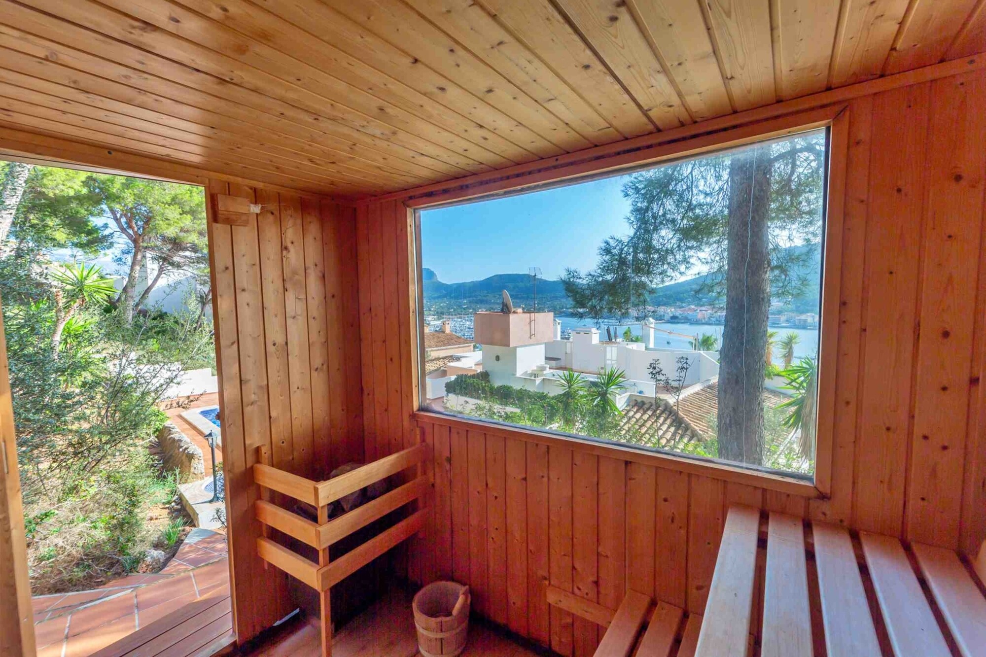 Großzügiges Apartment mit spektakulärer Aussicht auf den Hafen