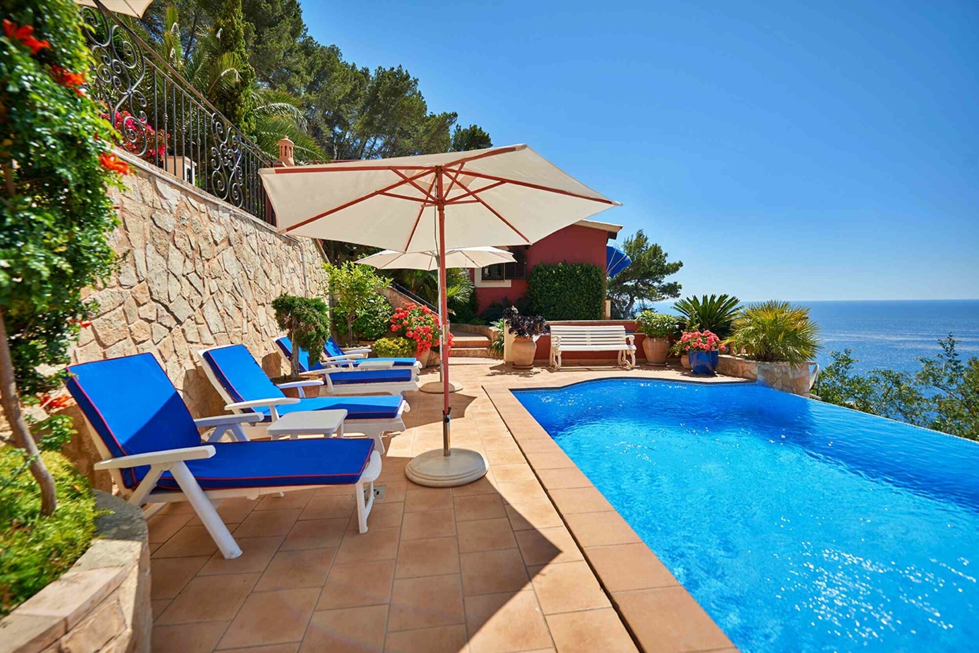 Apartment mit Swimmingpool und traumhaften Meerblick