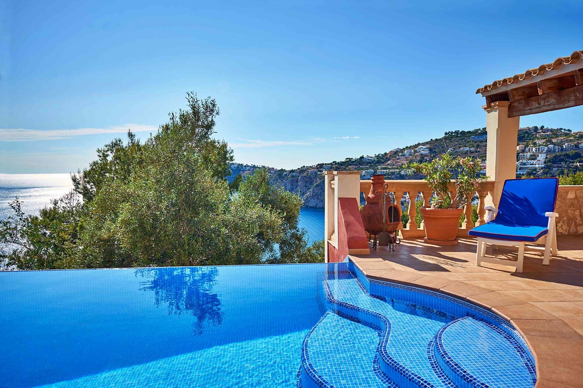 Apartment mit Swimmingpool und traumhaften Meerblick