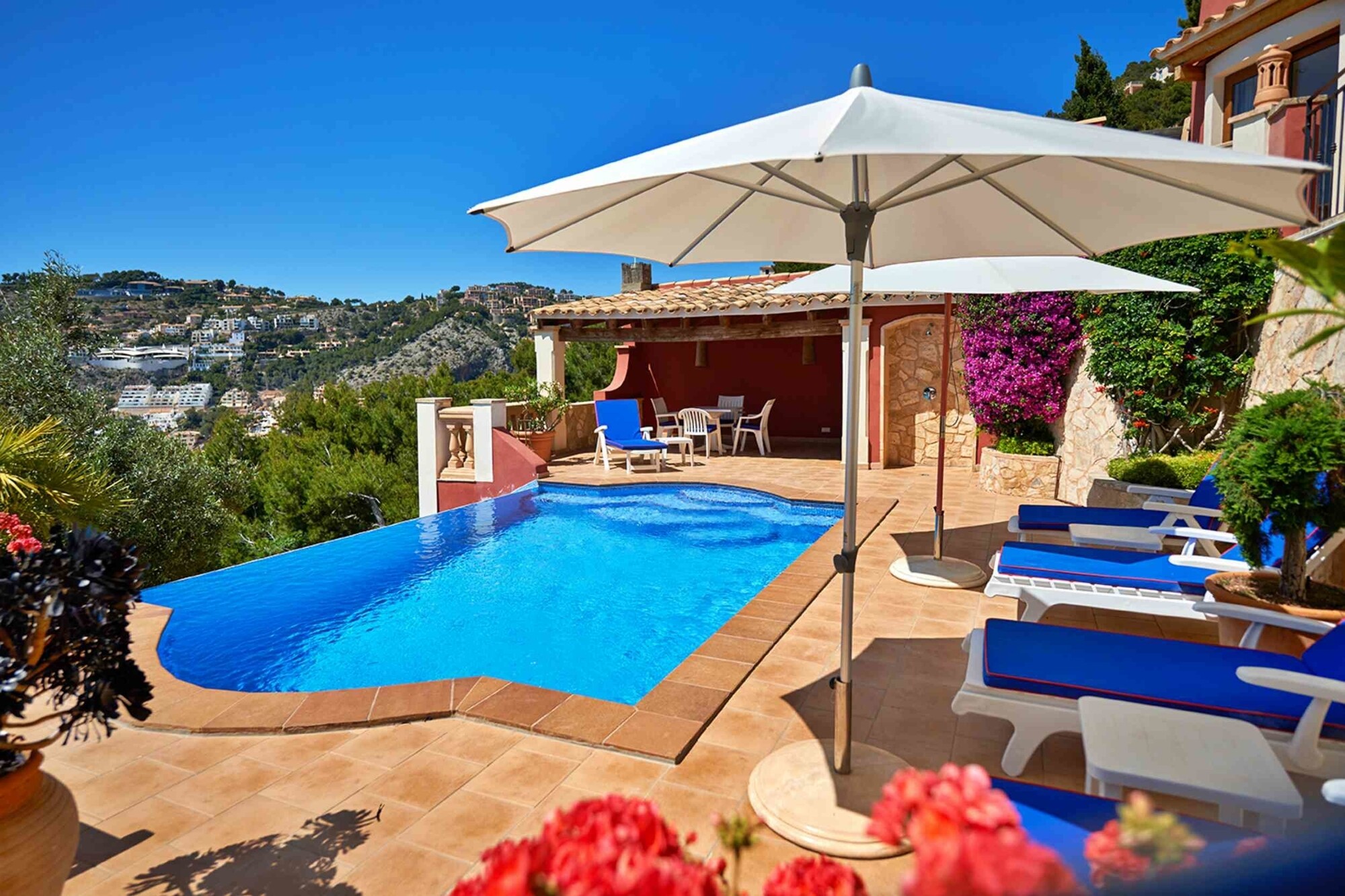 Apartment mit Swimmingpool und traumhaften Meerblick