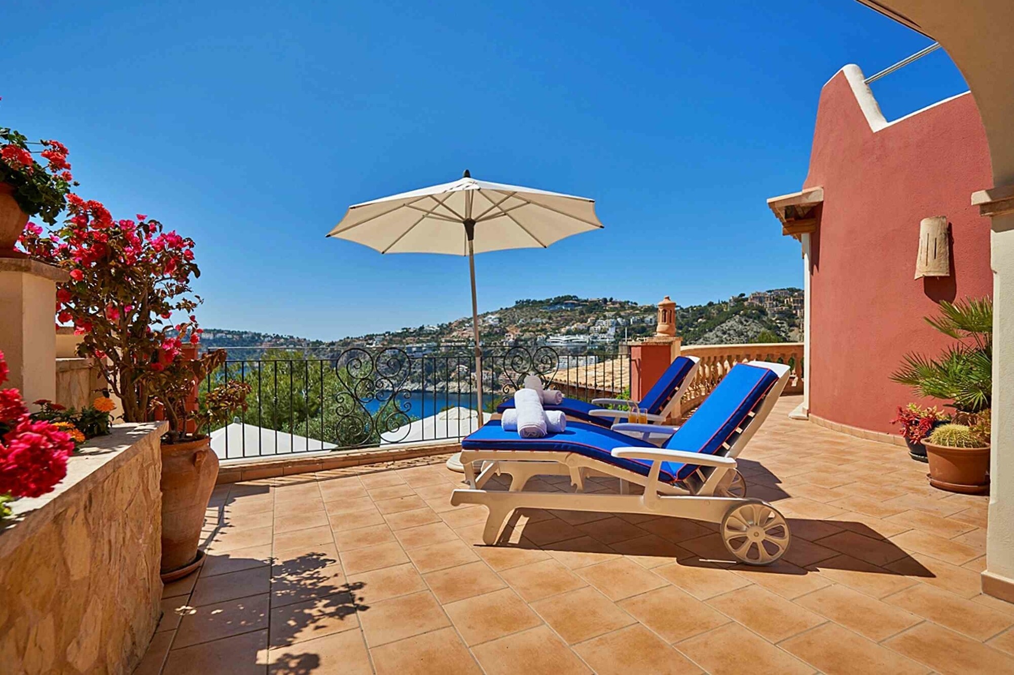 Apartment mit Swimmingpool und traumhaften Meerblick