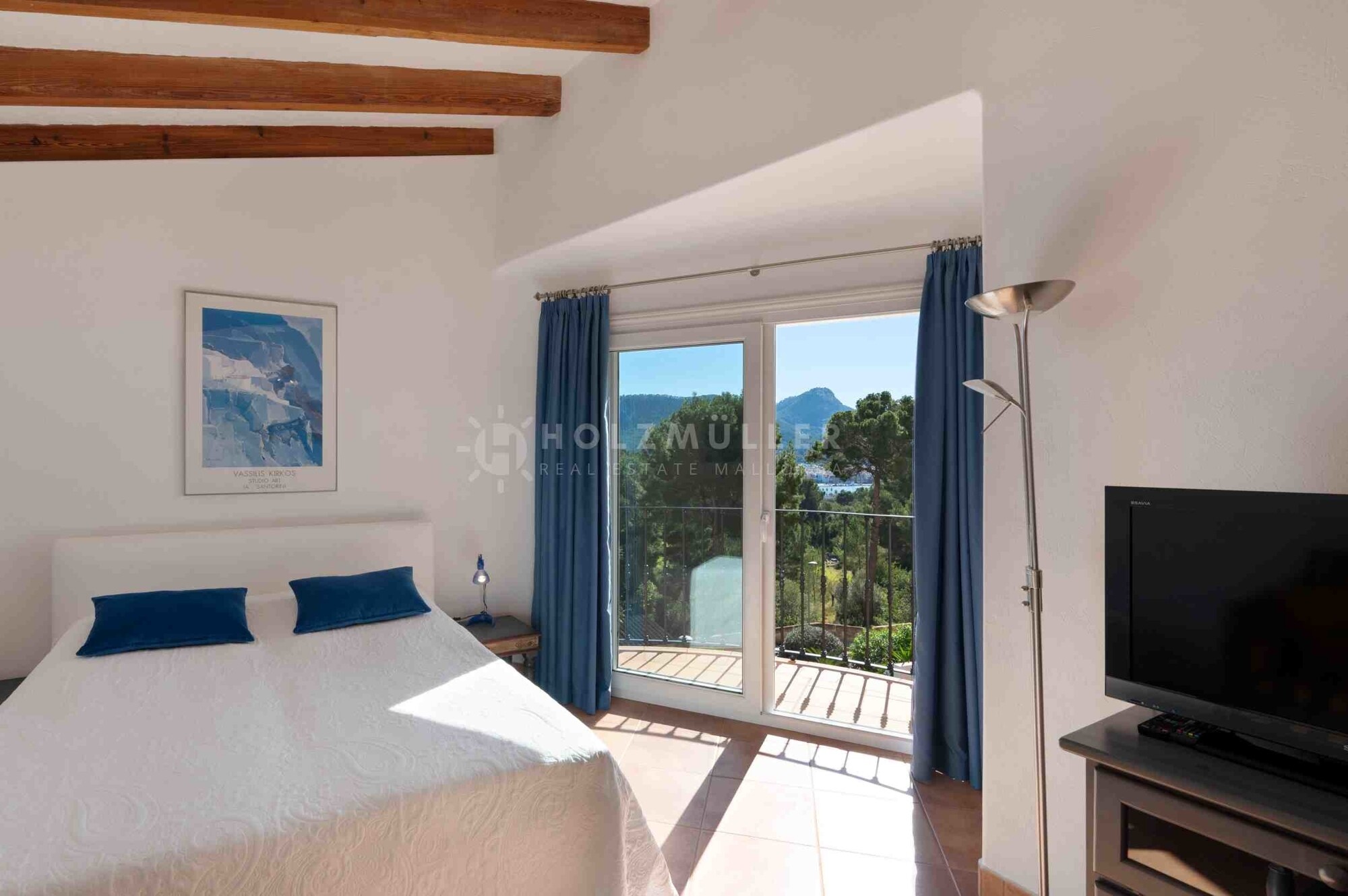 Mediterrane Villa mit Pool und Garage in Hafennähe