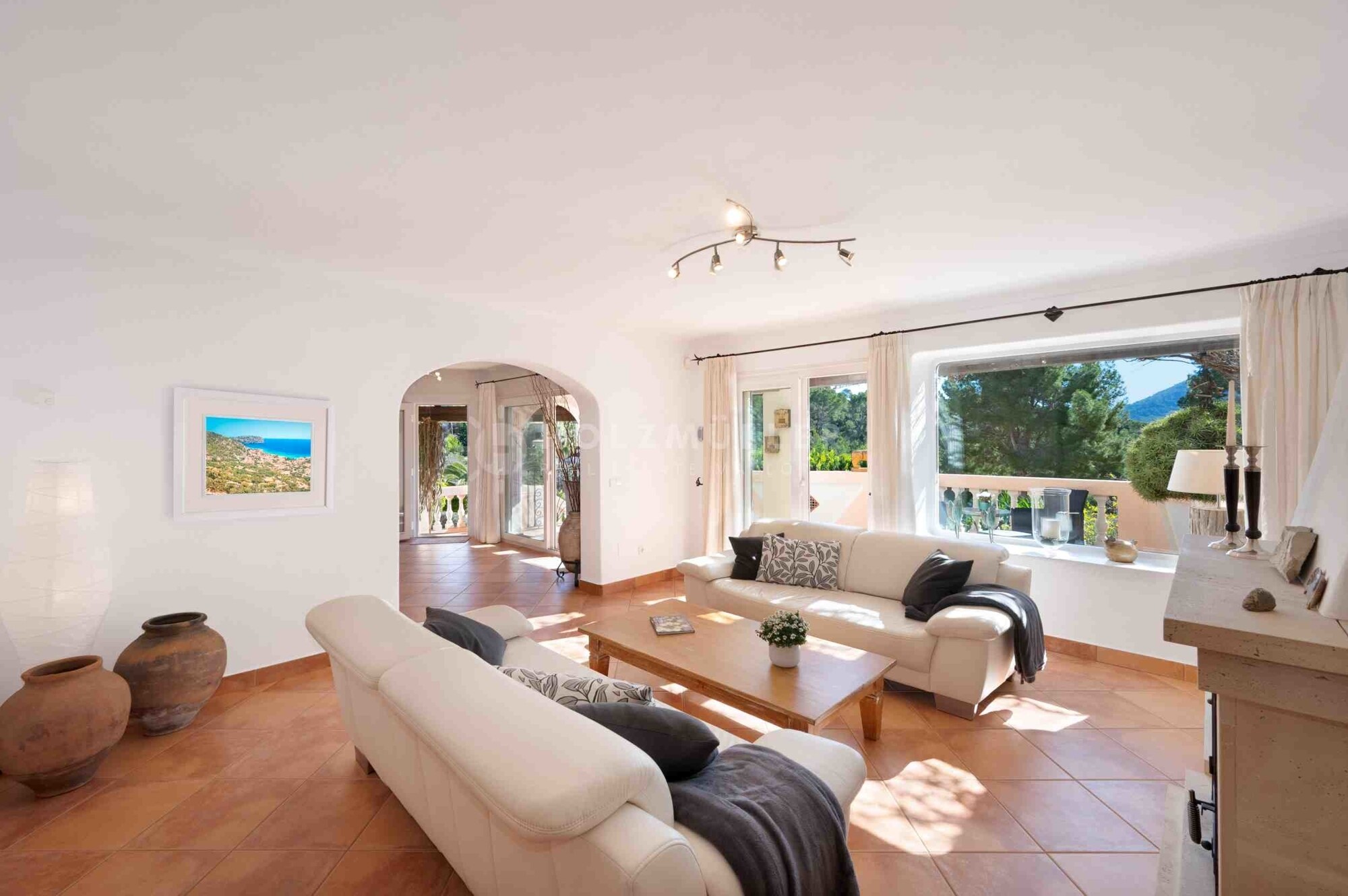 Mediterrane Villa mit Pool und Garage in Hafennähe