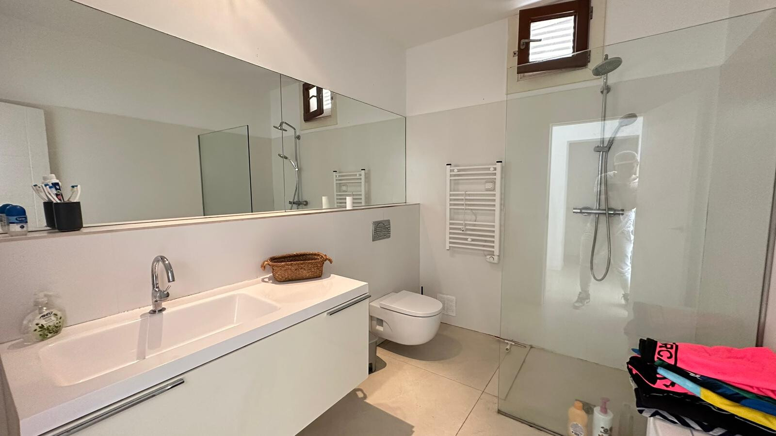 Modernes Haus mit Swimmingpool in ruhiger Wohnlage