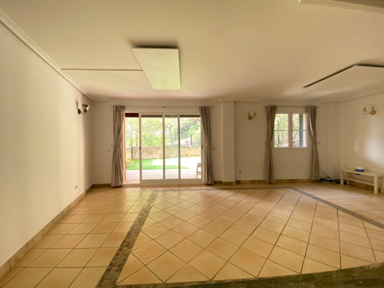 Reiheneckhaus in geschlossener Wohnanlage mit Pool