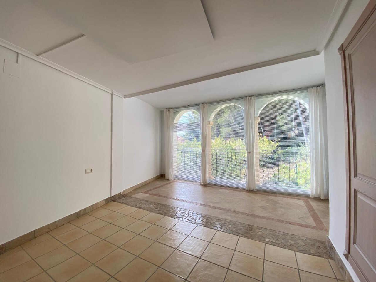 Reiheneckhaus in geschlossener Wohnanlage mit Pool