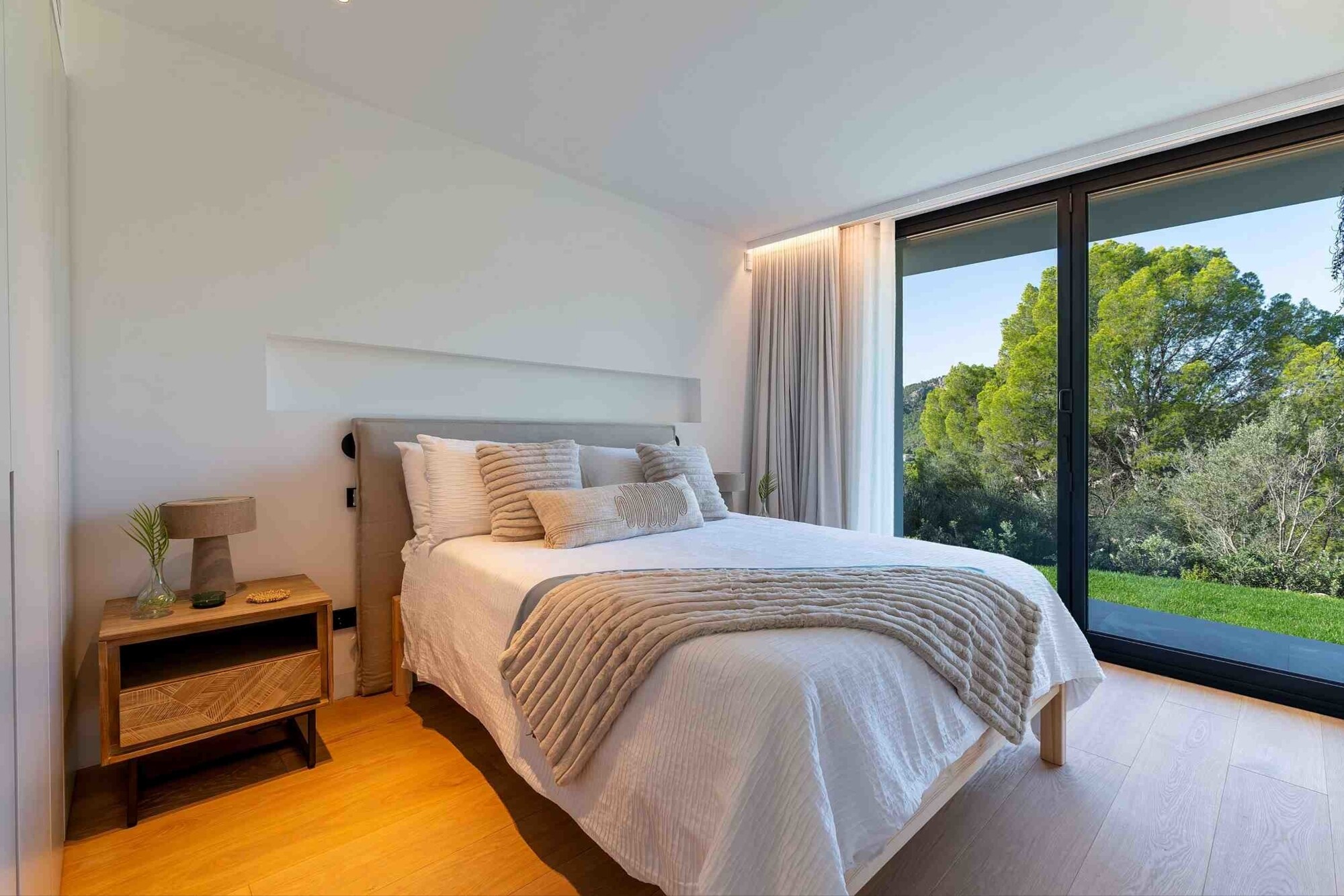 NEUBAU (fertiggestellt): Moderne Villa in bester Lage
