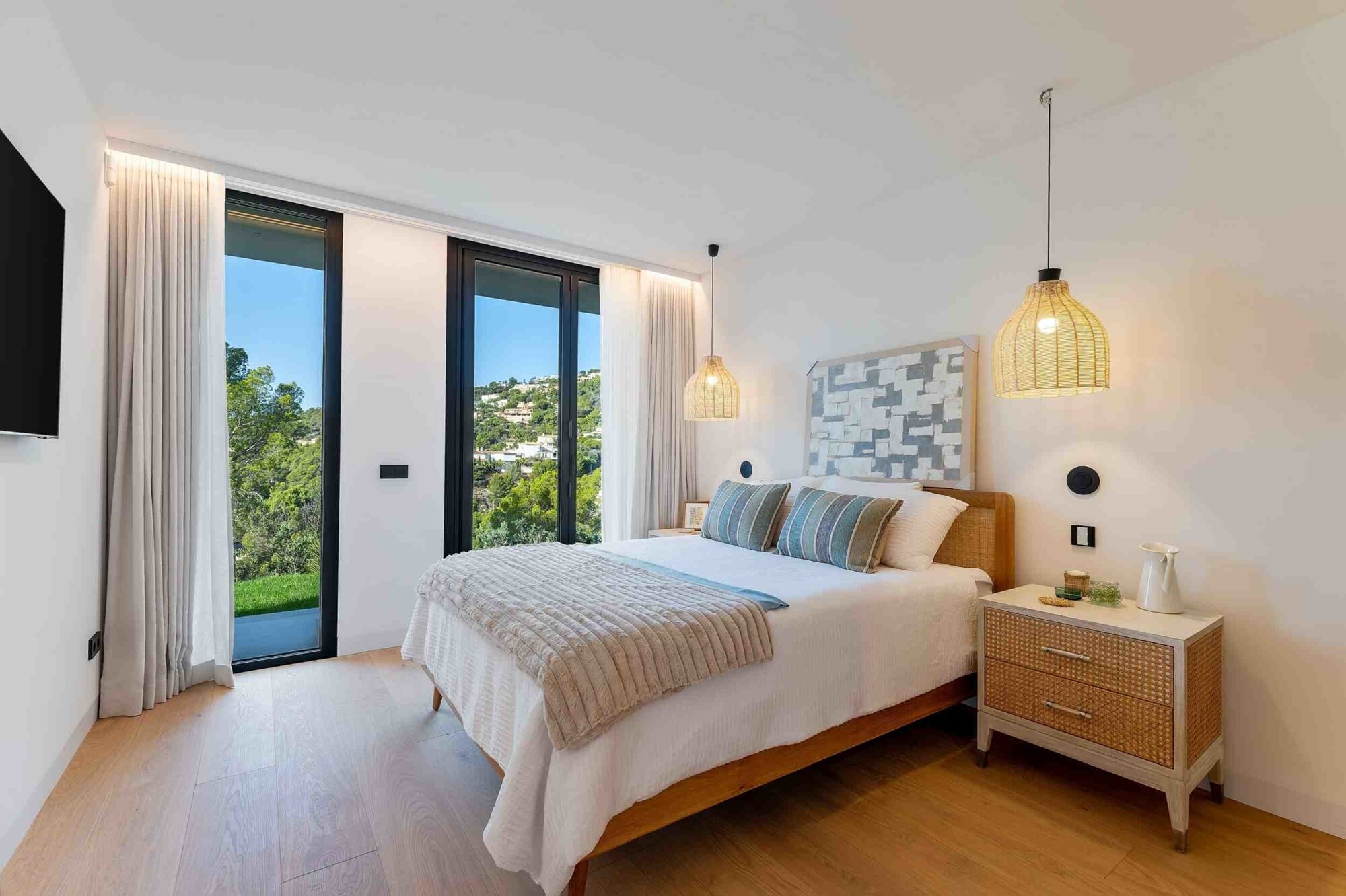 NEUBAU (fertiggestellt): Moderne Villa in bester Lage