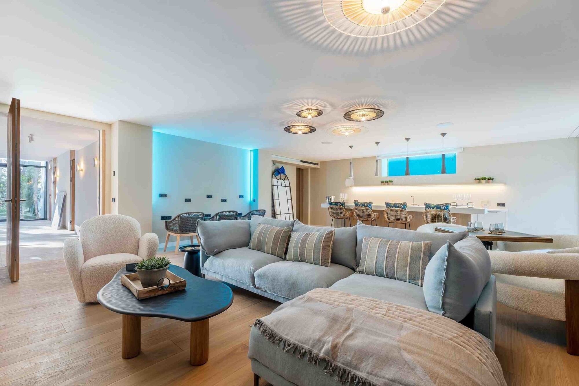 NEUBAU (fertiggestellt): Moderne Villa in bester Lage