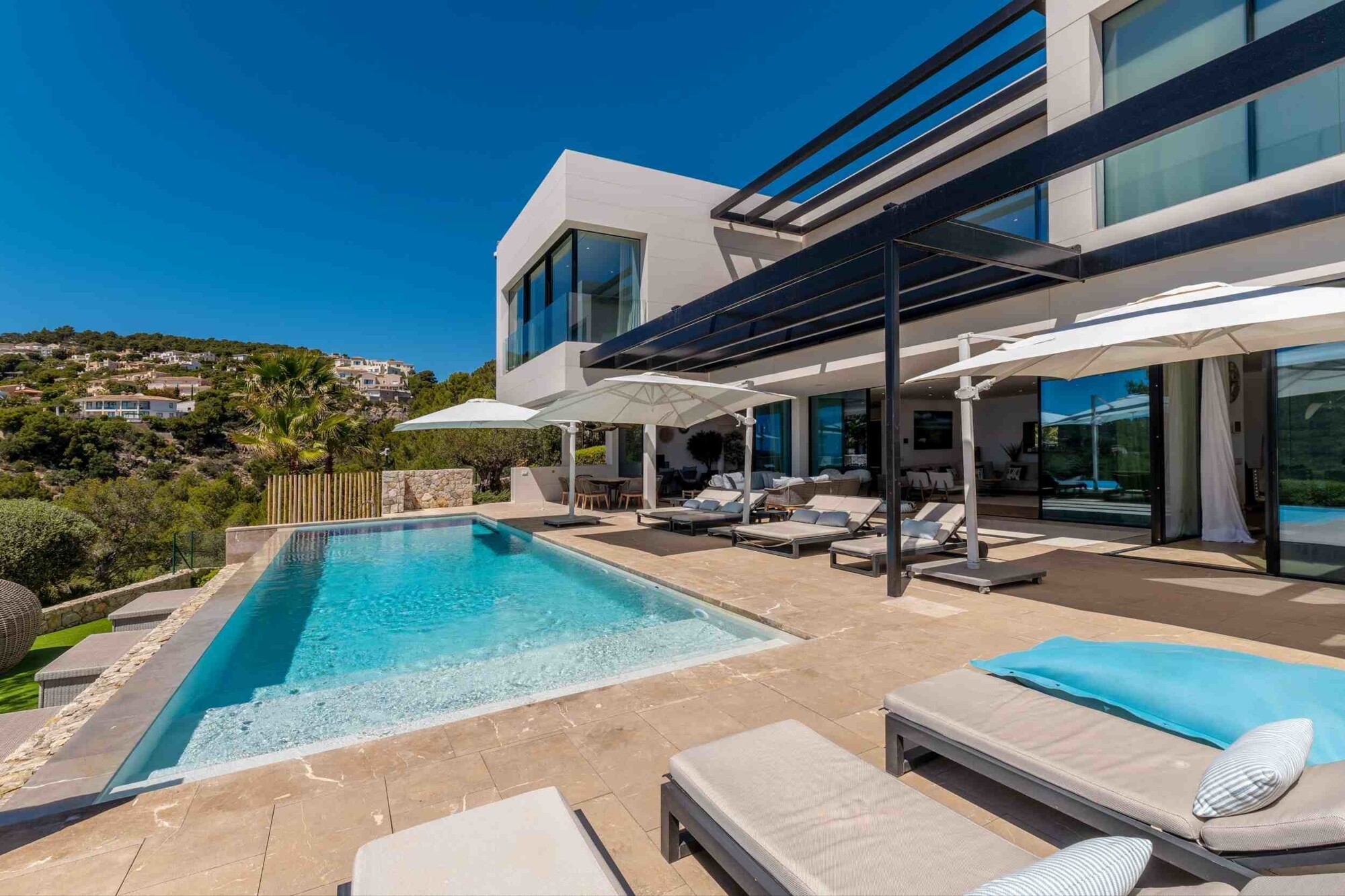 Luxusvilla mit Gästehaus inklusive SPA Bereich und Kinosaal