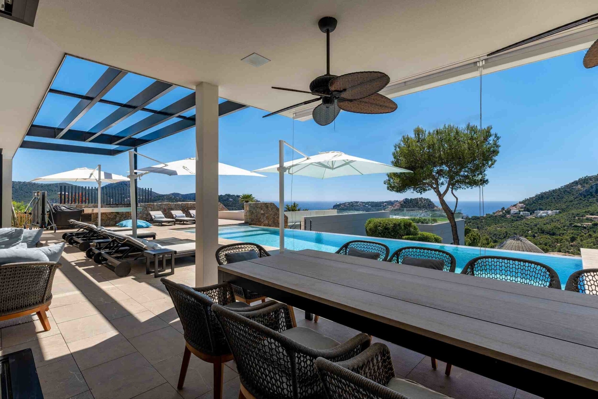 Luxusvilla mit Gästehaus inklusive SPA Bereich und Kinosaal