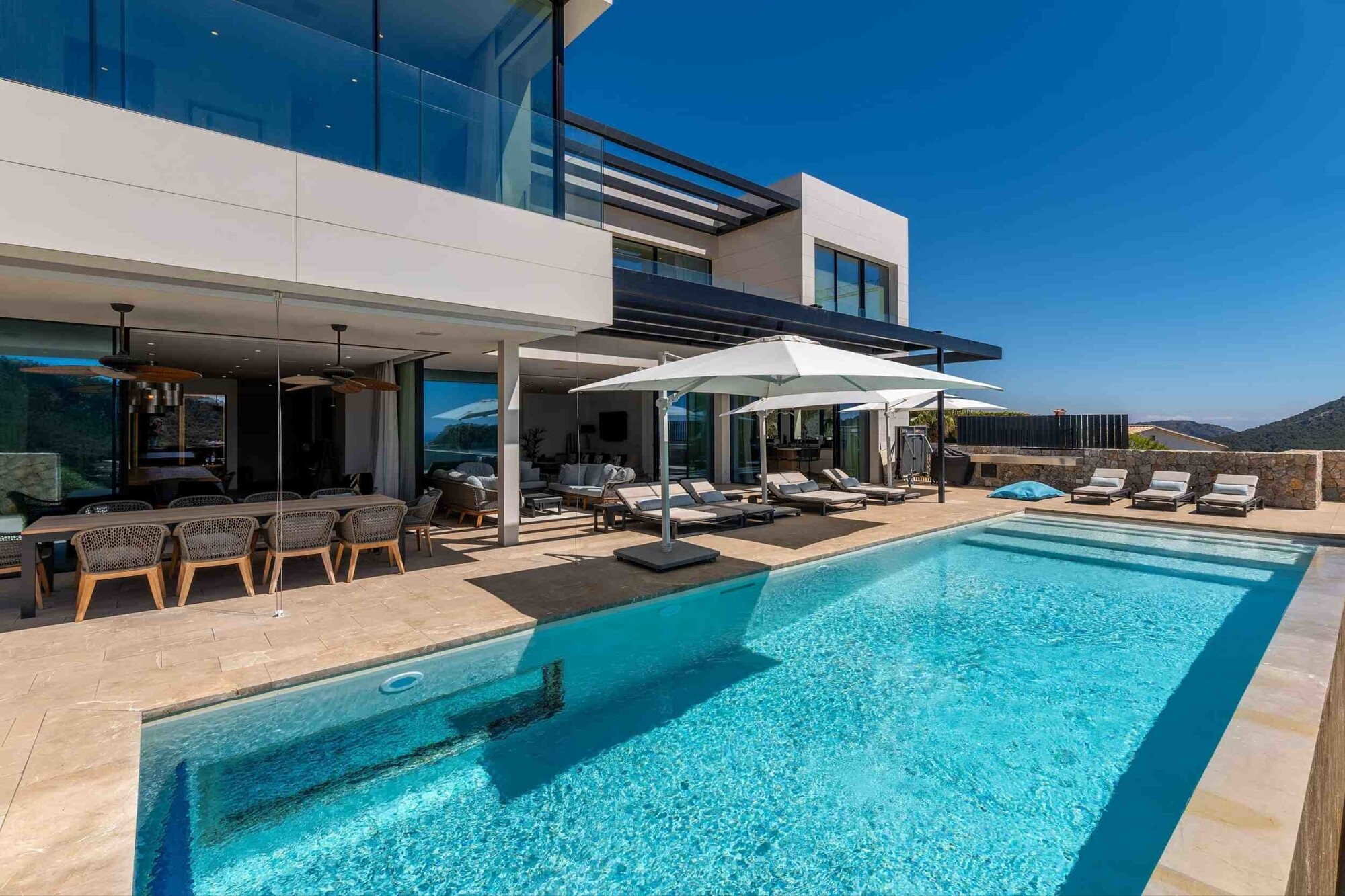 Luxusvilla mit Gästehaus inklusive SPA Bereich und Kinosaal