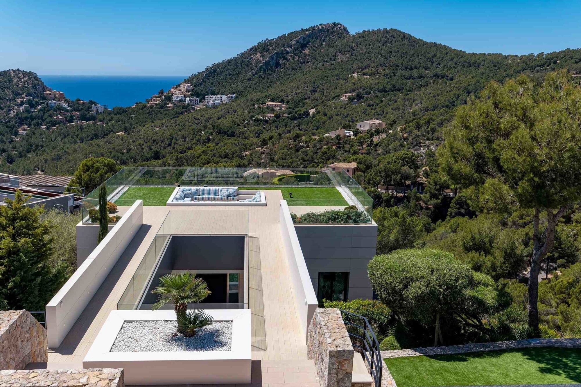 Luxusvilla mit Gästehaus inklusive SPA Bereich und Kinosaal