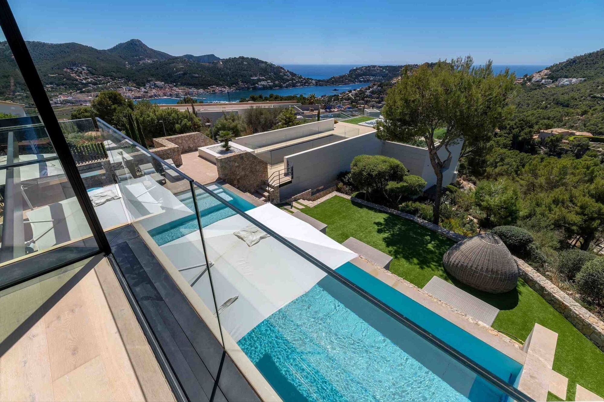 Luxusvilla mit Gästehaus inklusive SPA Bereich und Kinosaal