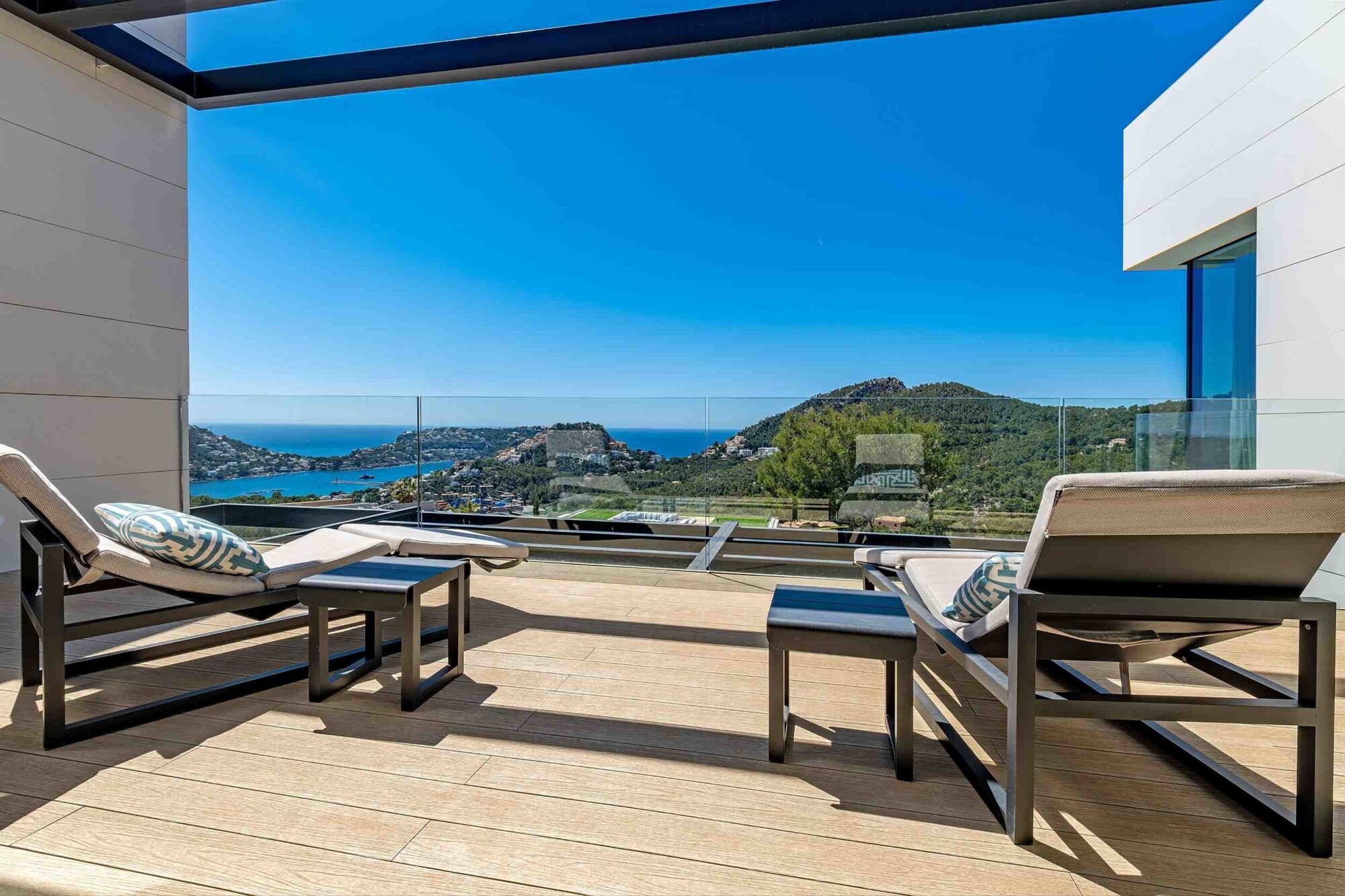 Luxusvilla mit Gästehaus inklusive SPA Bereich und Kinosaal