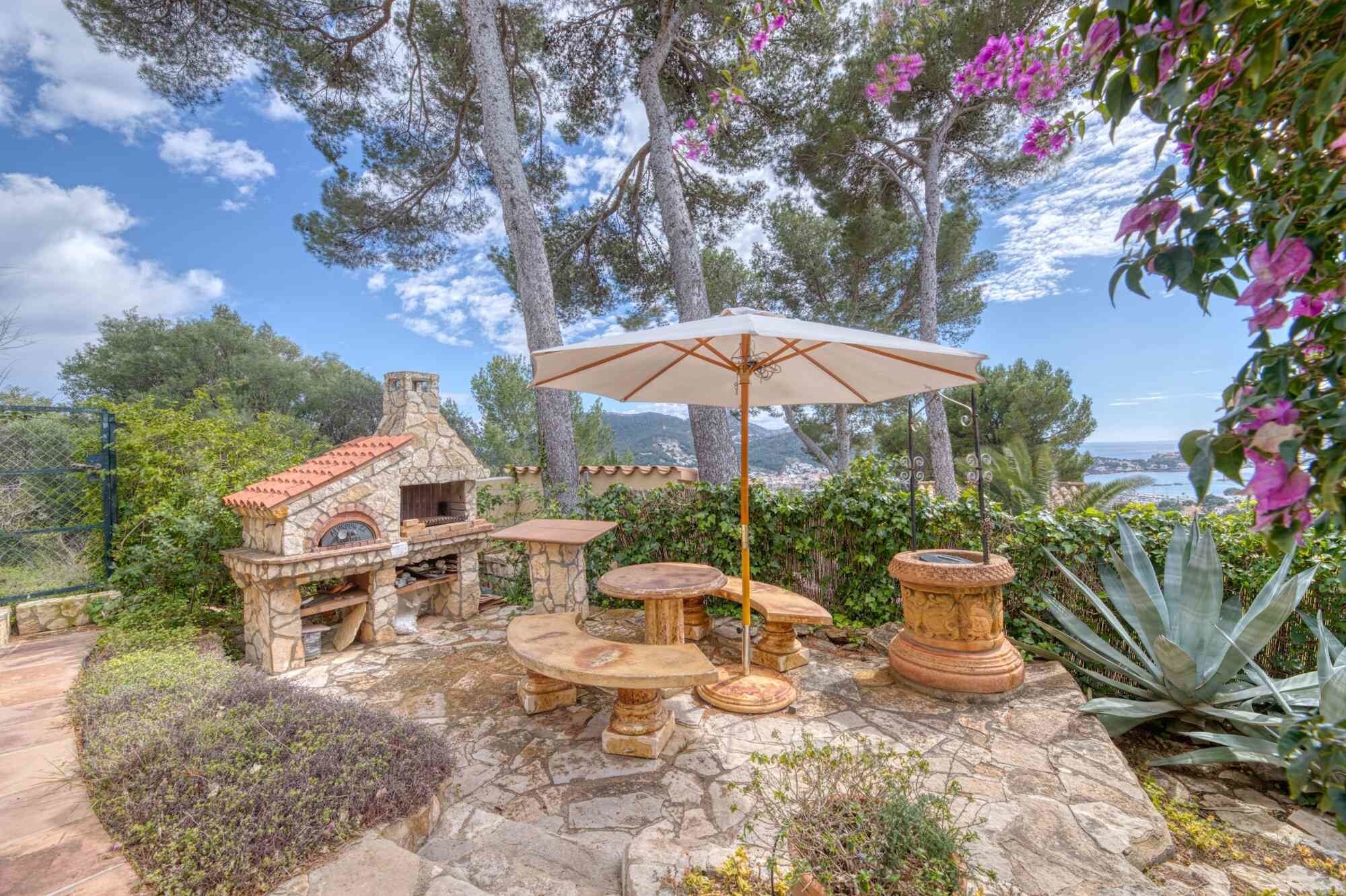 Mediterrane Villa mit spektakulärem Hafen- und Meerblick