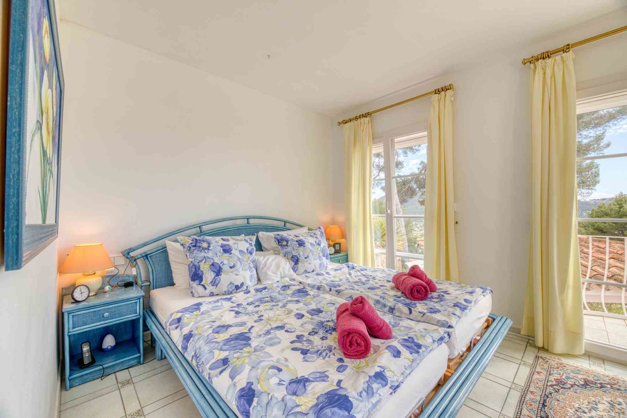 Mediterrane Villa mit spektakulärem Hafen- und Meerblick