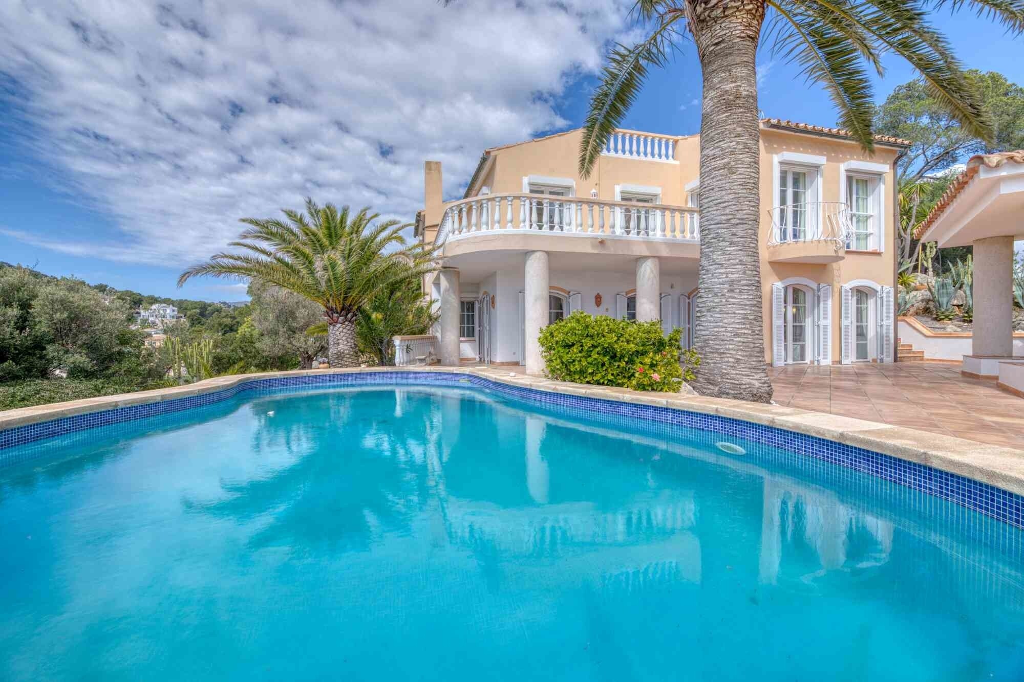 Mediterrane Villa mit spektakulärem Hafen- und Meerblick