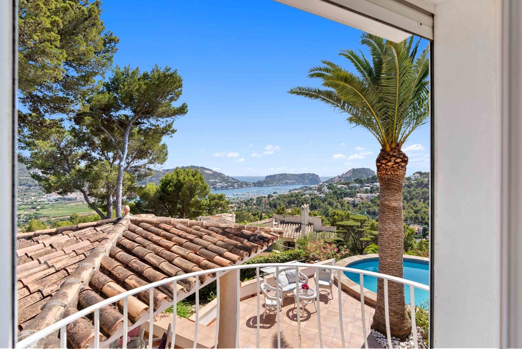 Mediterrane Villa mit spektakulärem Hafen- und Meerblick