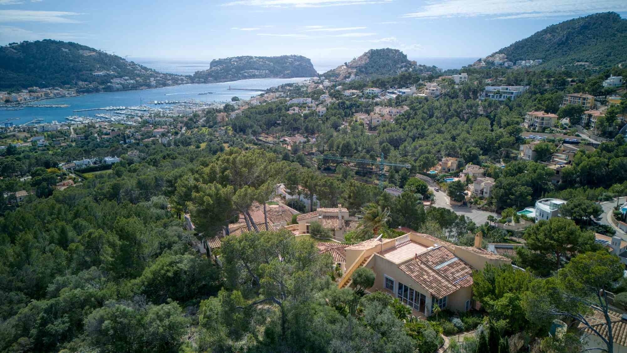 Mediterrane Villa mit spektakulärem Hafen- und Meerblick