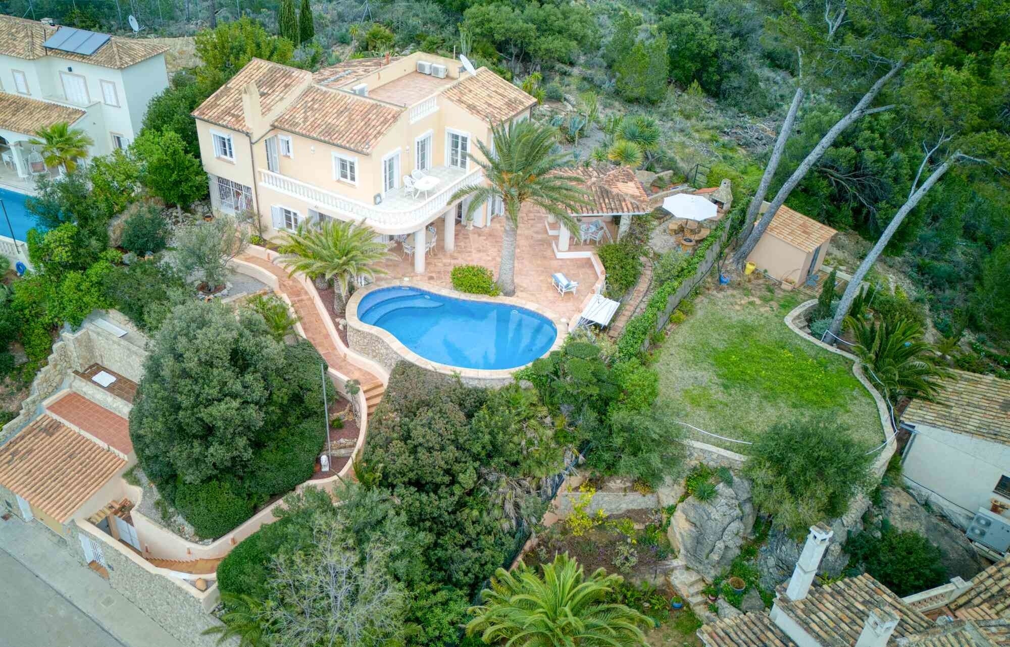 Mediterrane Villa mit spektakulärem Hafen- und Meerblick