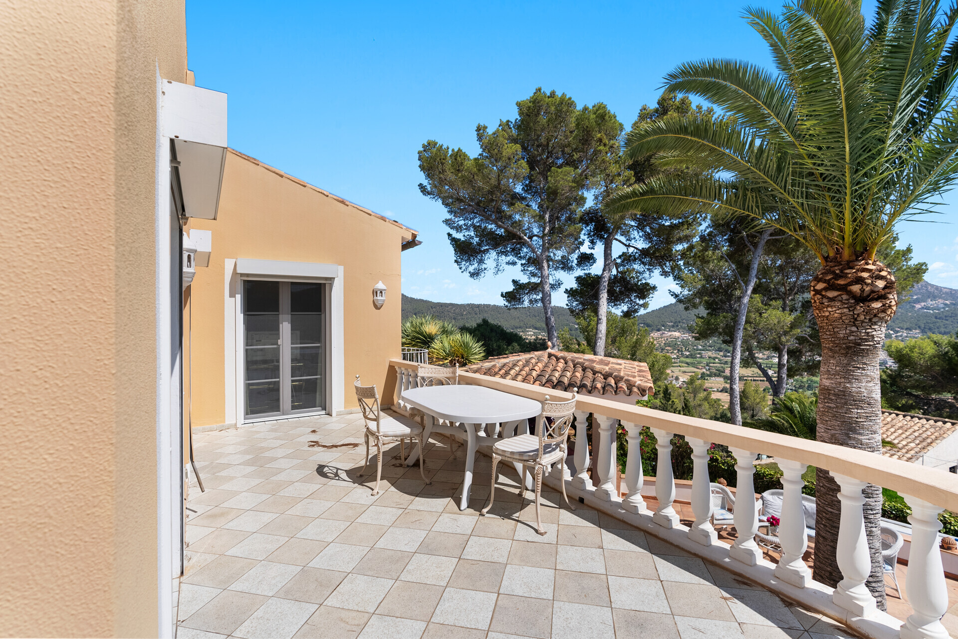 Mediterrane Villa mit spektakulärem Hafen- und Meerblick