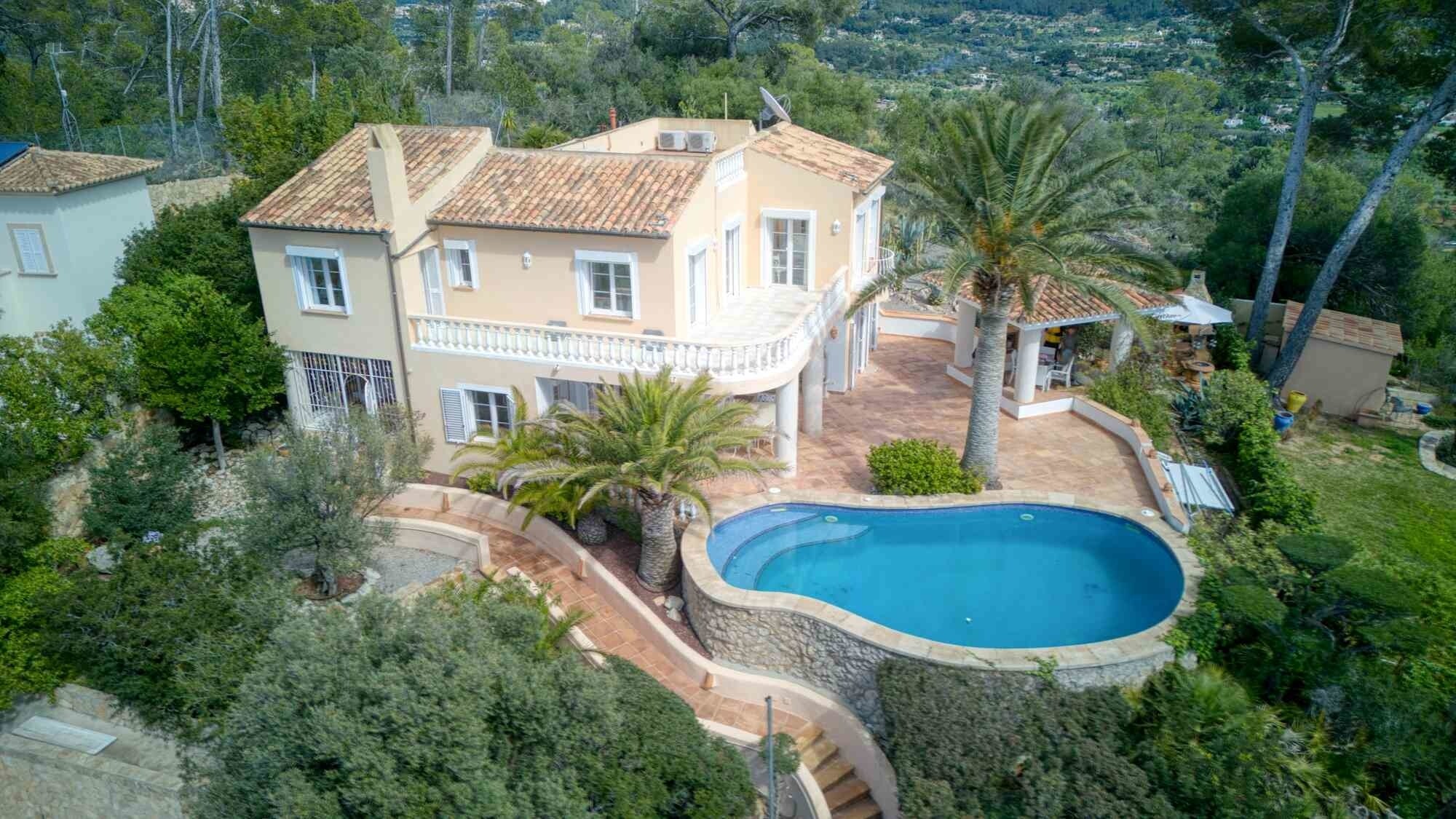 Mediterrane Villa mit spektakulärem Hafen- und Meerblick