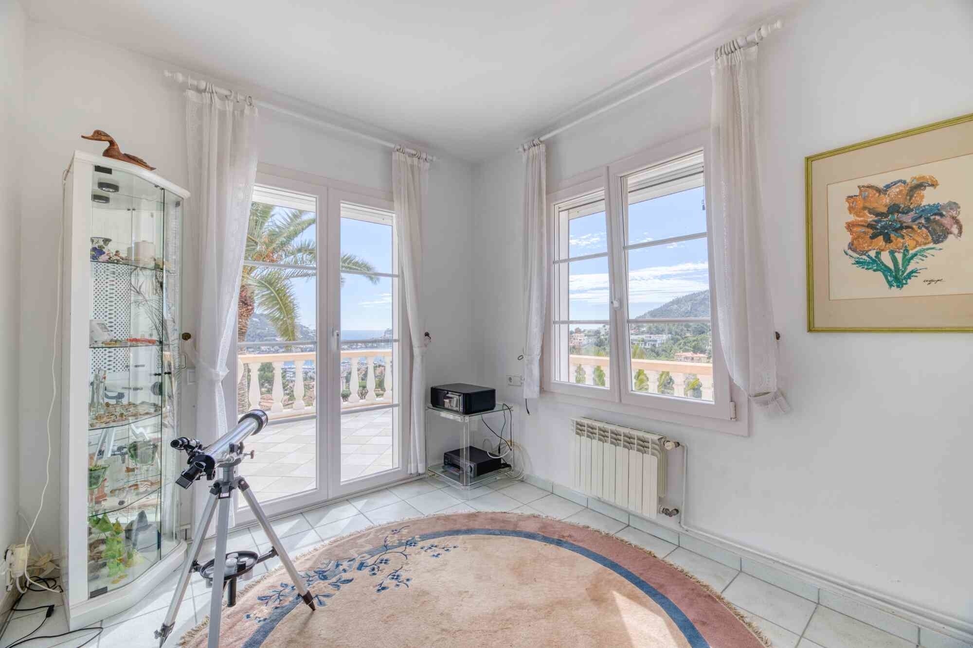 Mediterrane Villa mit spektakulärem Hafen- und Meerblick