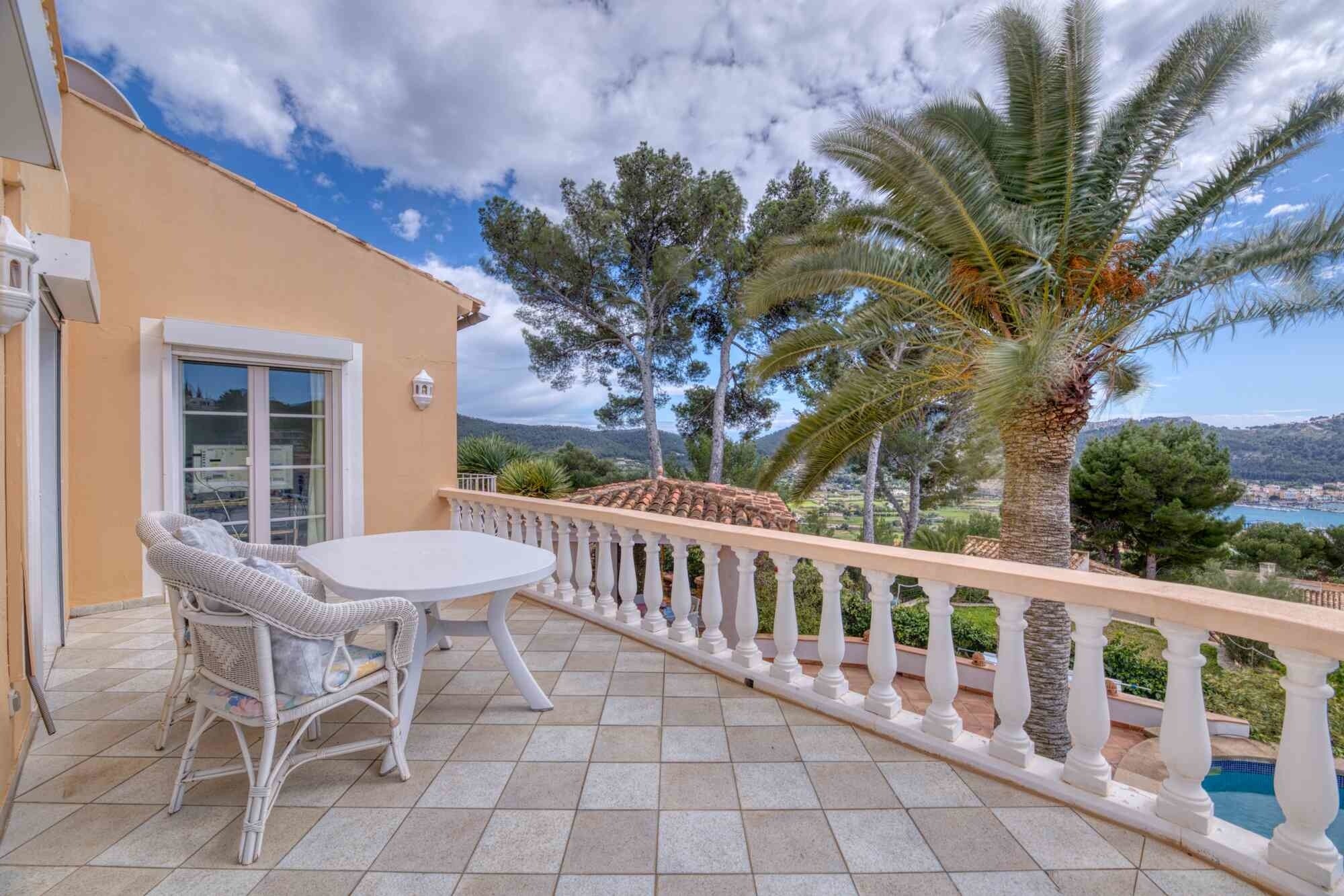 Mediterrane Villa mit spektakulärem Hafen- und Meerblick