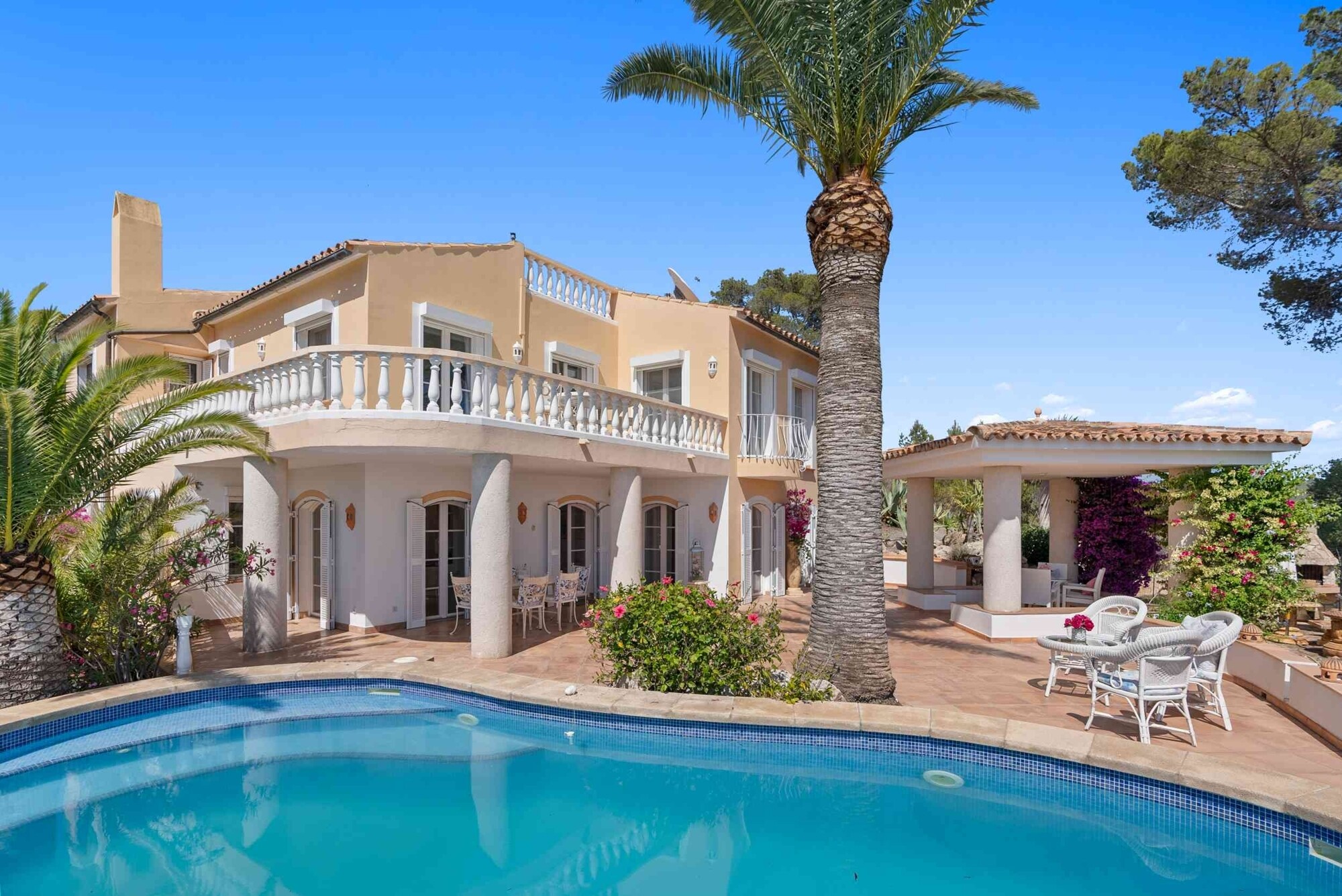 Mediterrane Villa mit spektakulärem Hafen- und Meerblick