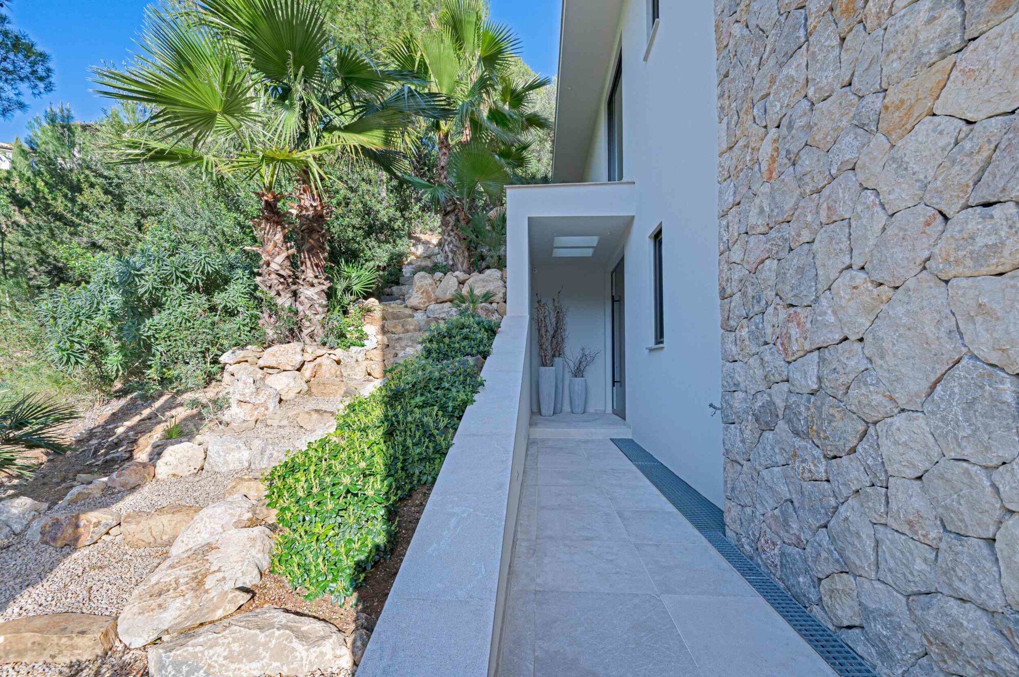 NEW BUILD (completed): Modern villa in a prime location