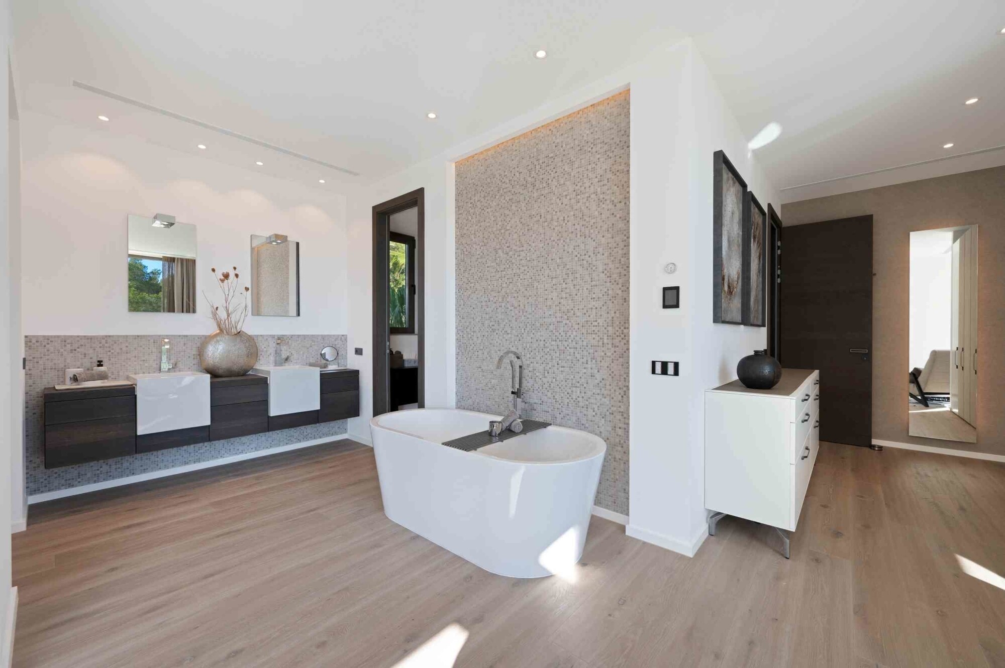 NEW BUILD (completed): Modern villa in a prime location
