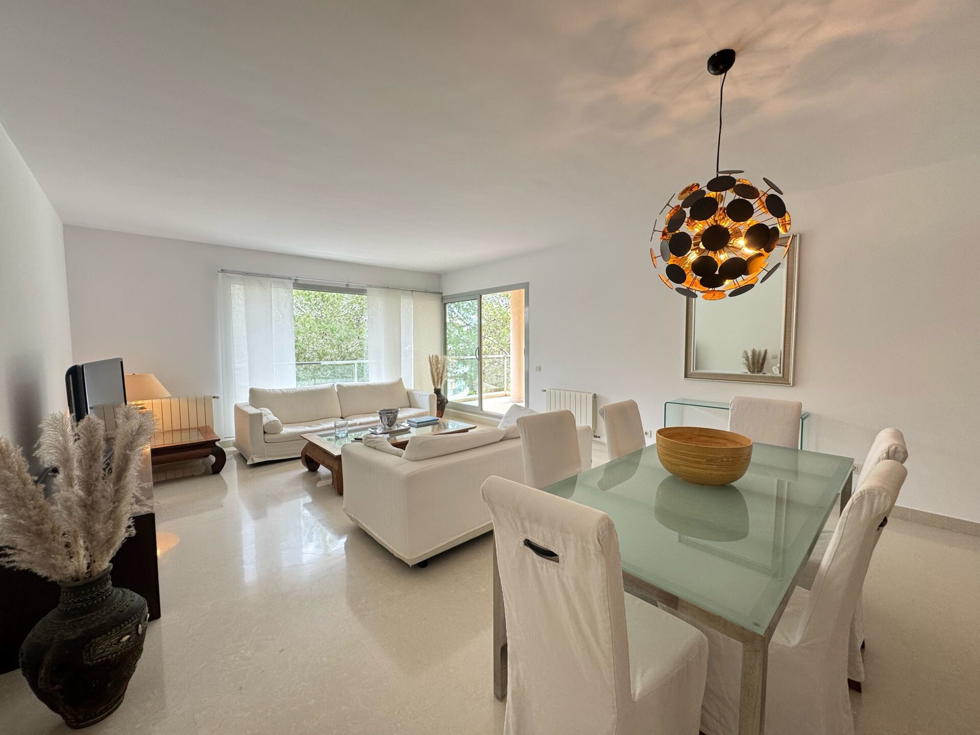 Modernes Penthouse mit grosser Dachterrasse und Meerblick