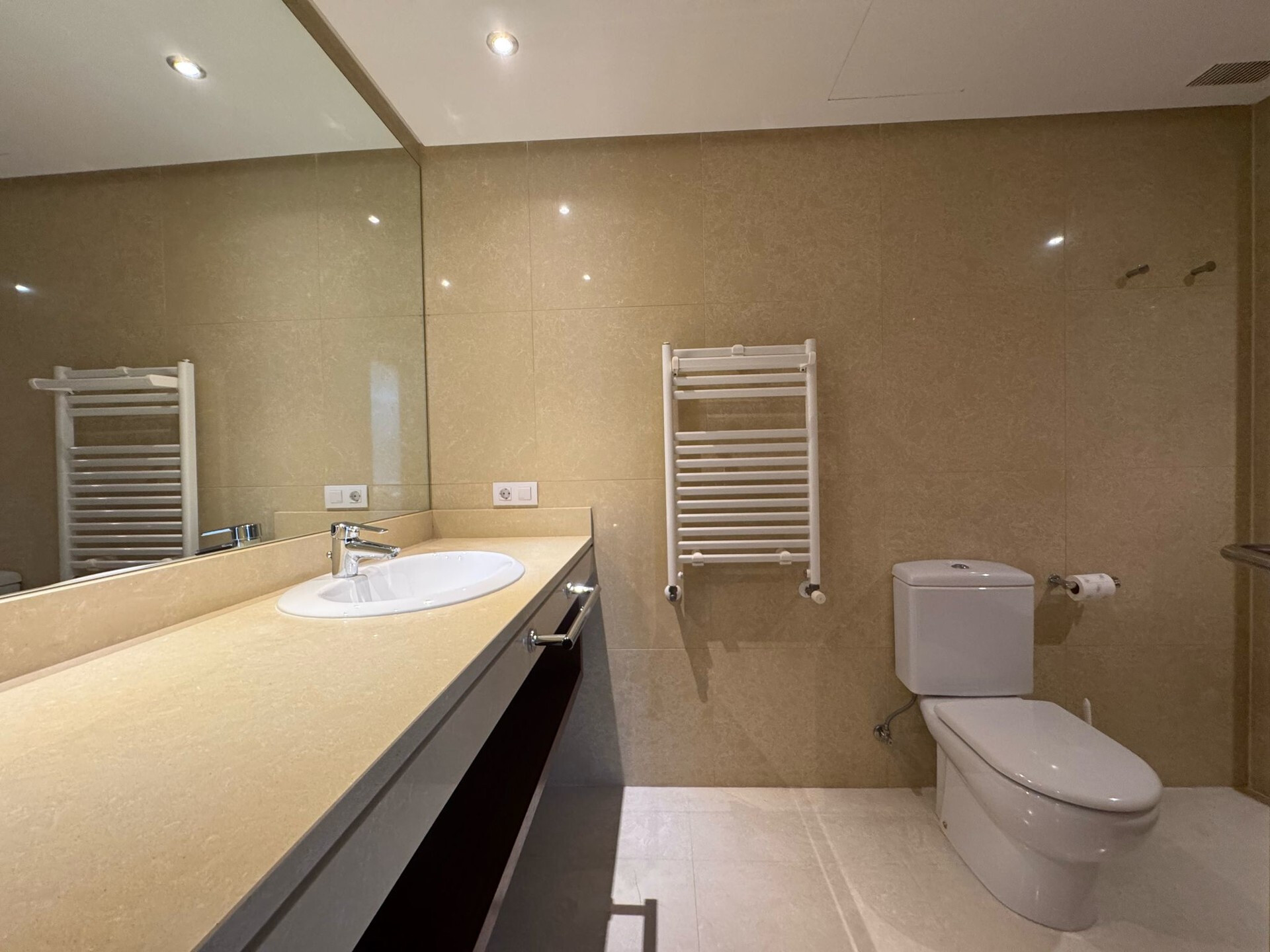 Modernes Penthouse mit grosser Dachterrasse und Meerblick