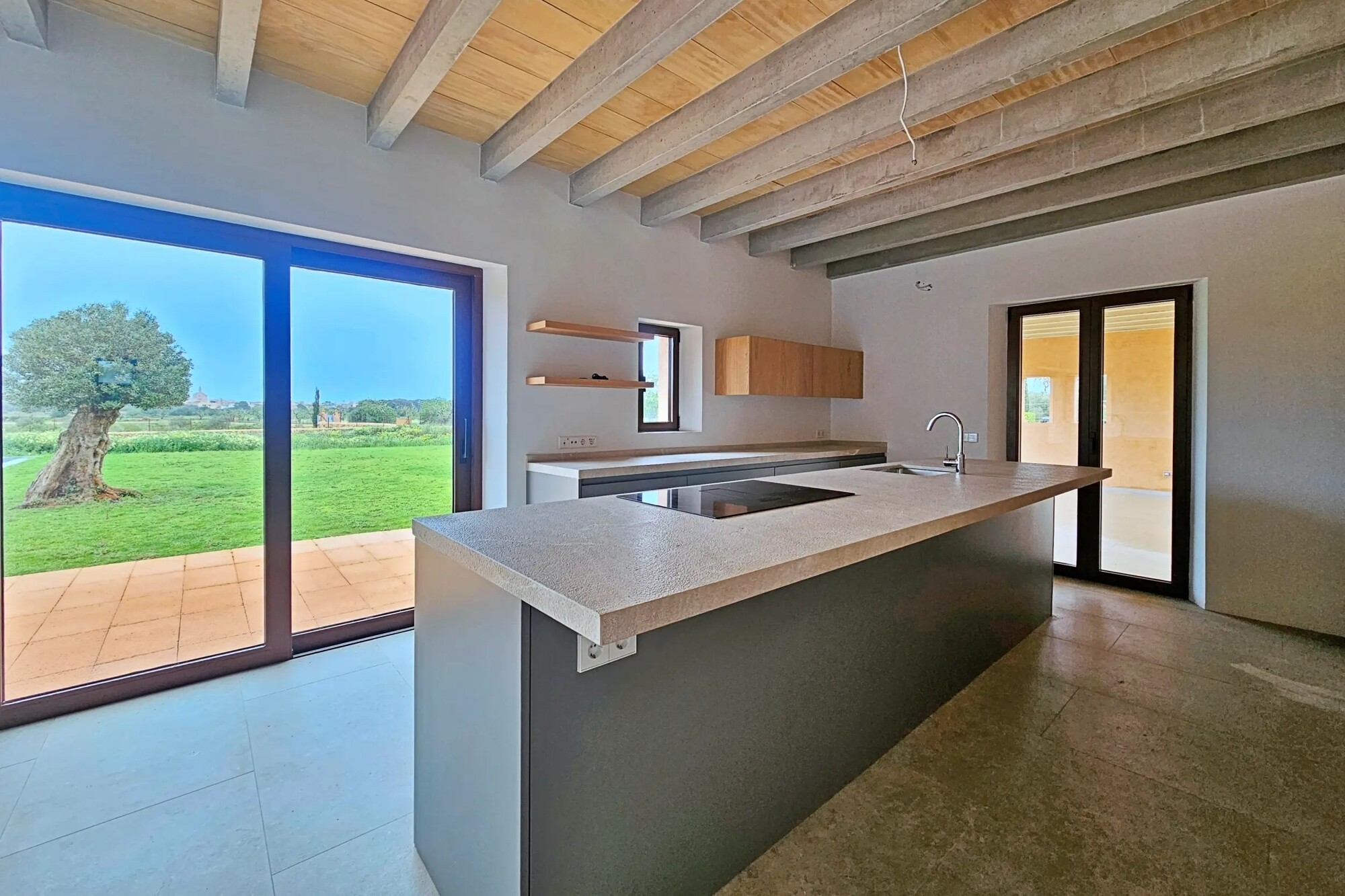 NEUBAU (Fertiggestellt): Exklusives Landhaus mit Blick auf Santanyi