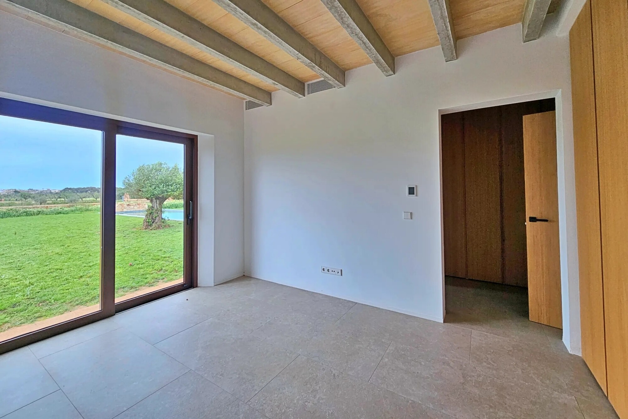 NEUBAU (Fertiggestellt): Exklusives Landhaus mit Blick auf Santanyi