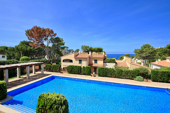 Sea view apartment in complex with large pool