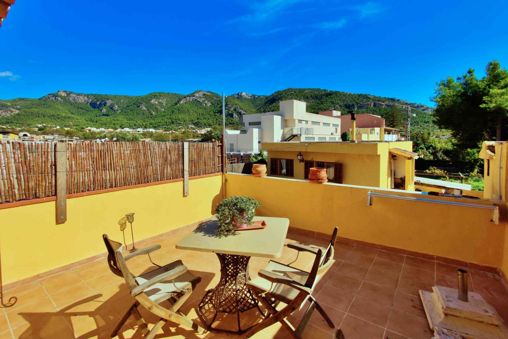INVESTMENT: Property with a total of 4 units