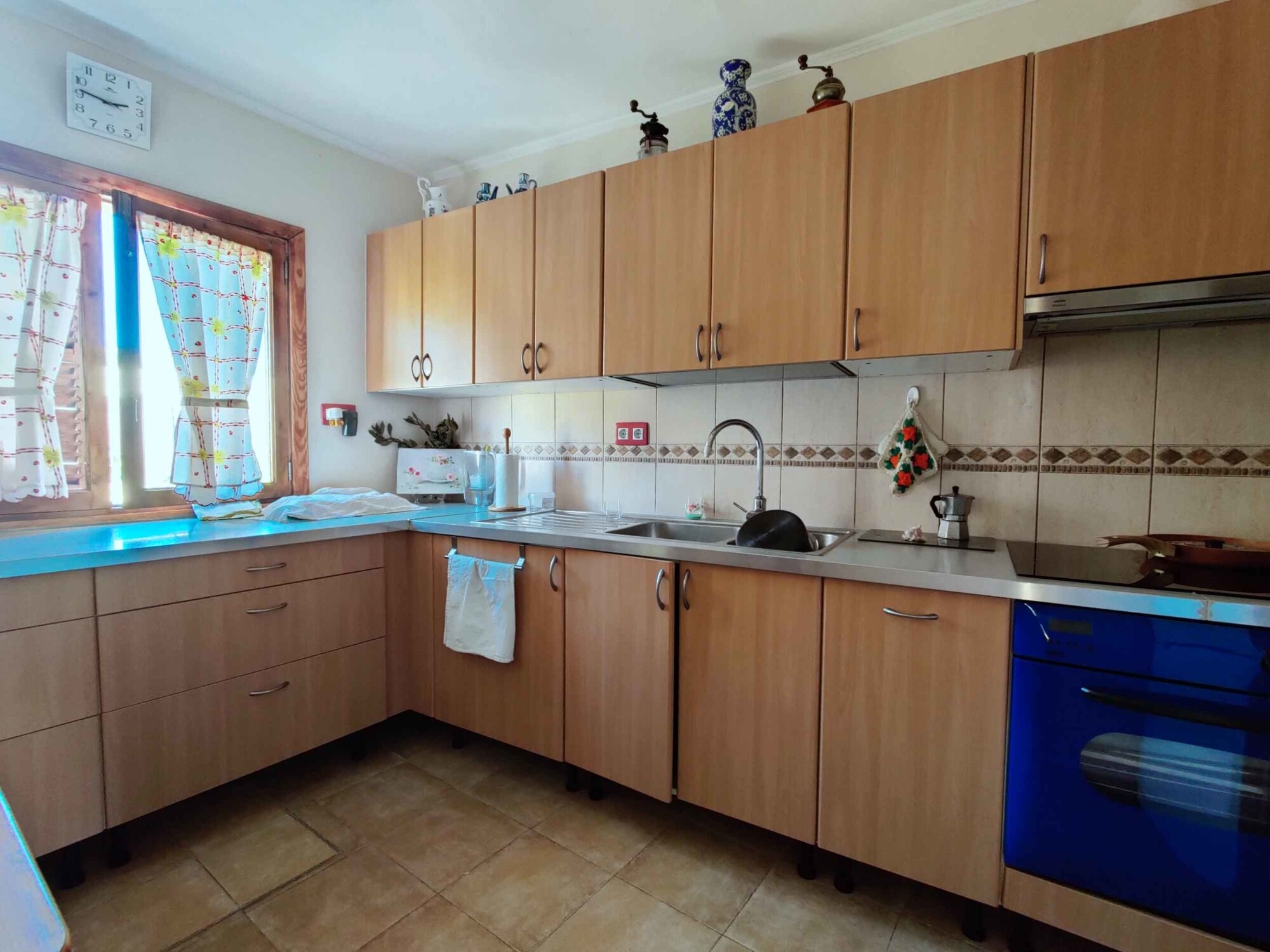 INVESTMENT: Property with a total of 4 units