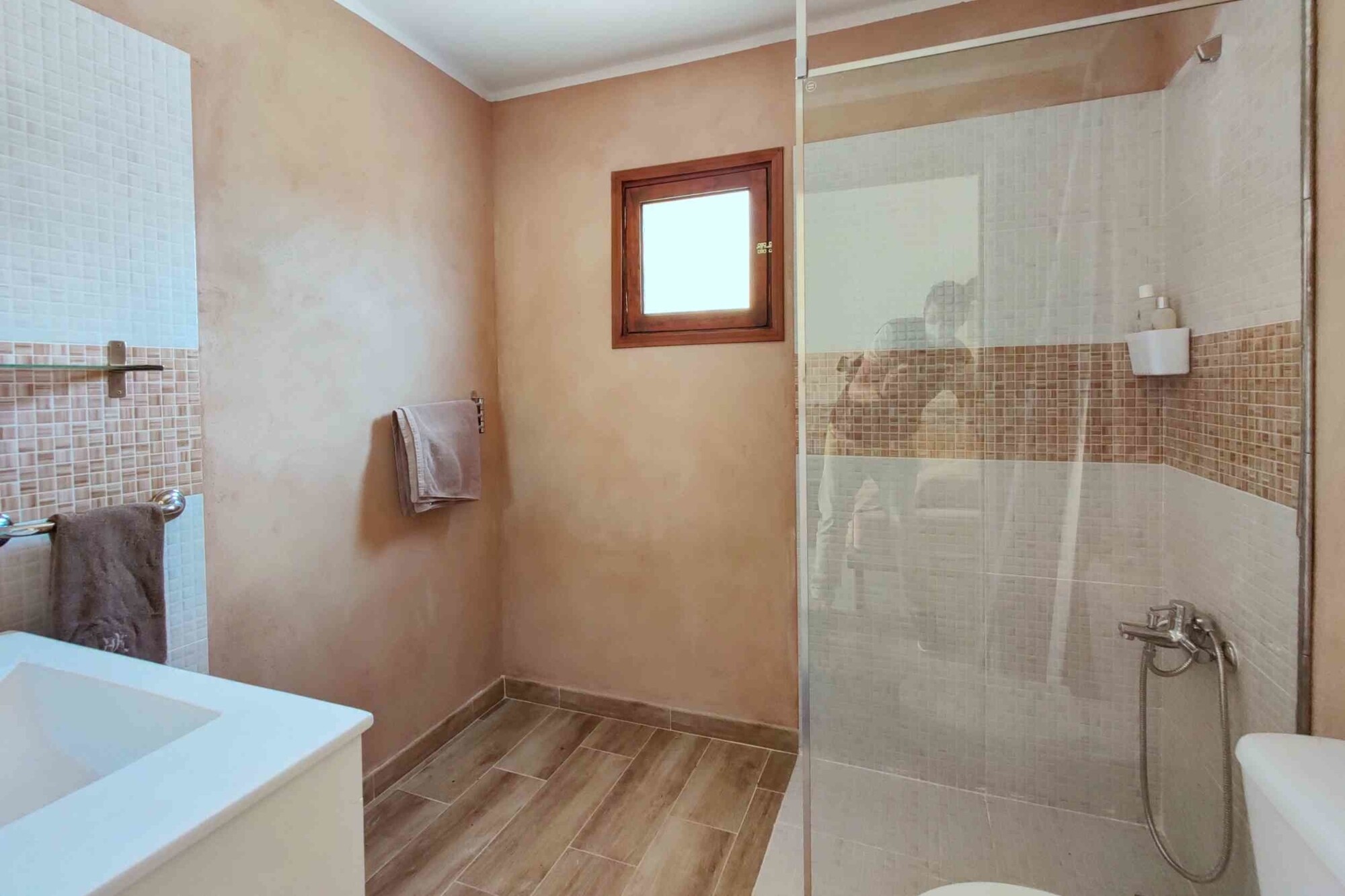 INVESTMENT: Property with a total of 4 units