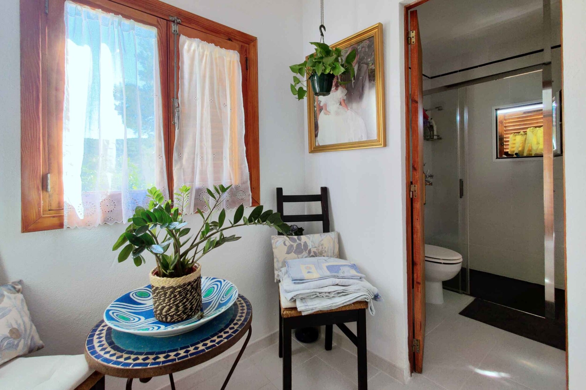 INVESTMENT: Property with a total of 4 units