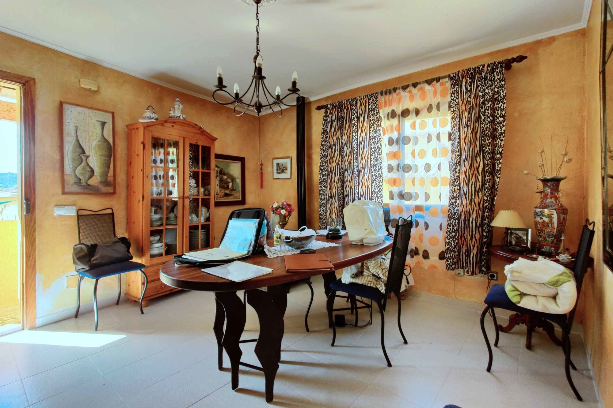 INVESTMENT: Property with a total of 4 units