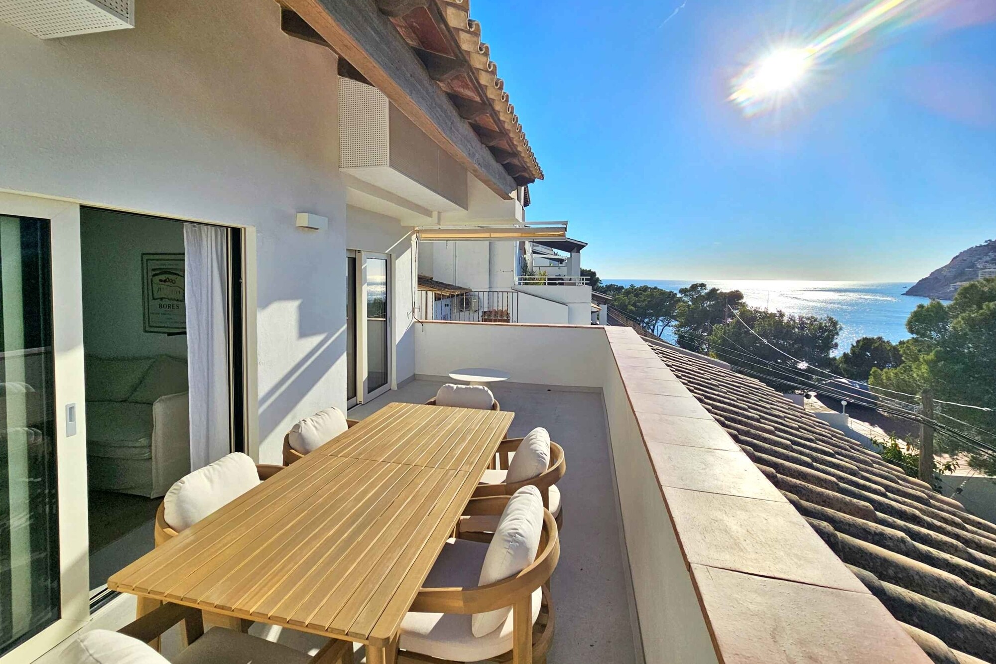 Piso reformado con vistas de 180° al mar, al puerto y a la montaña