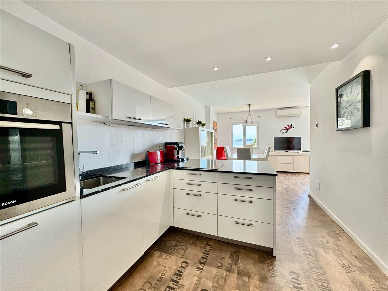Modernisiertes Apartment mit Meerblick in zweiter Meereslinie