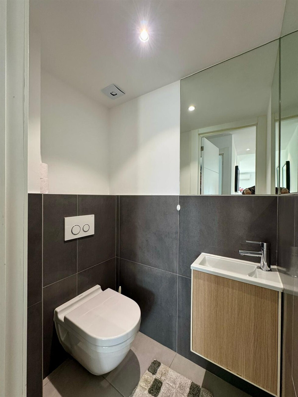 Modernisiertes Apartment mit Meerblick in zweiter Meereslinie