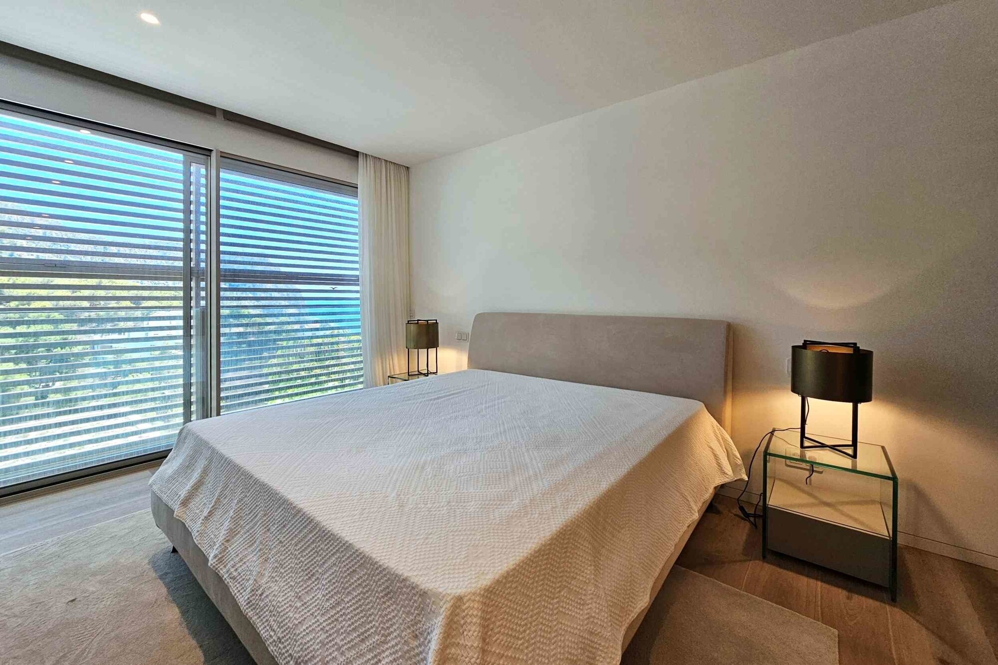 Moderne Villa mit Privatpool in Luxus-Residenz