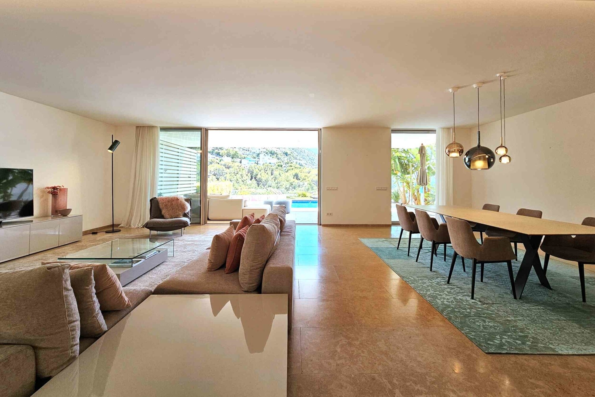 Moderne Villa mit Privatpool in Luxus-Residenz