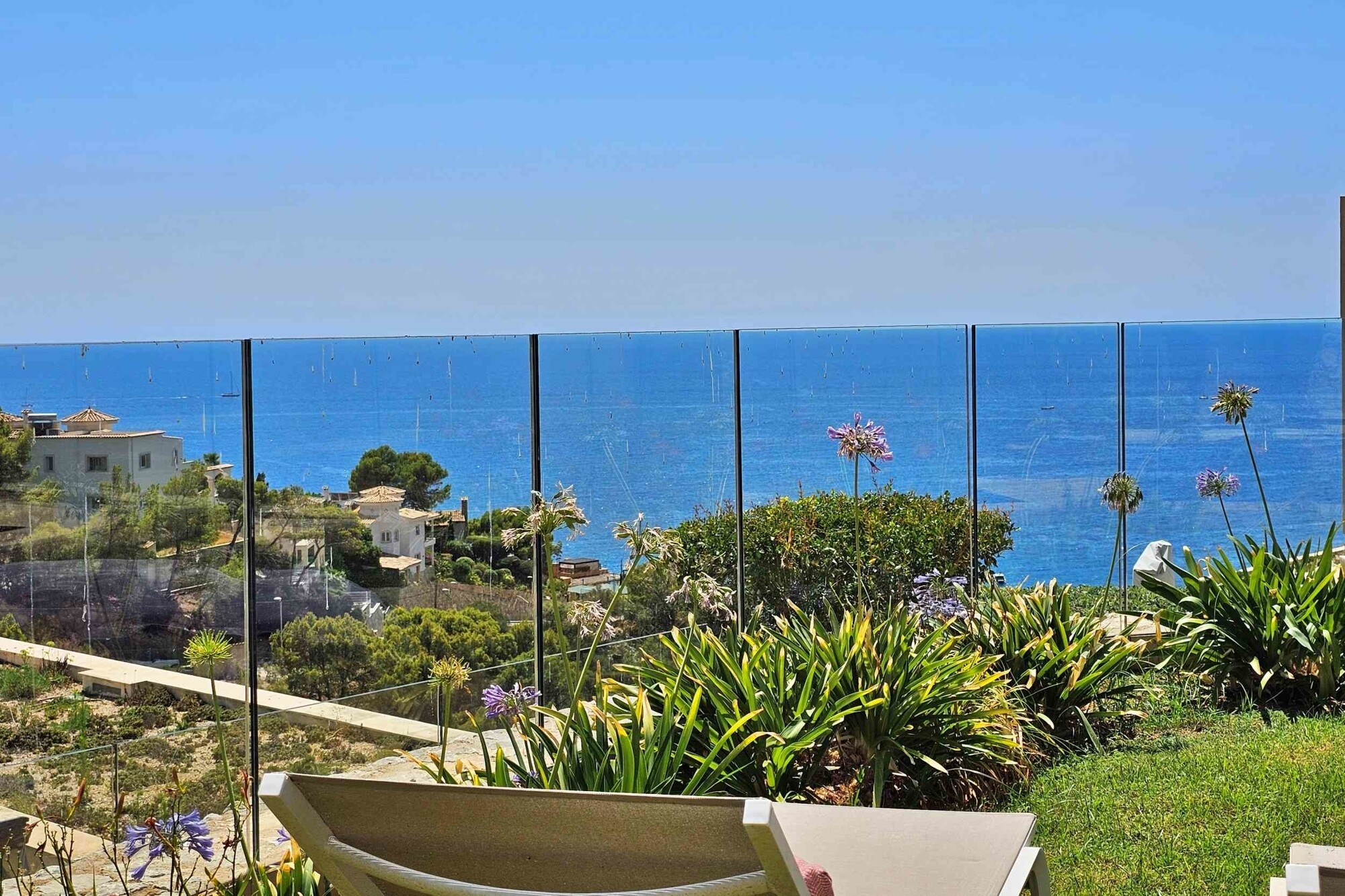 Moderne Villa mit Privatpool in Luxus-Residenz