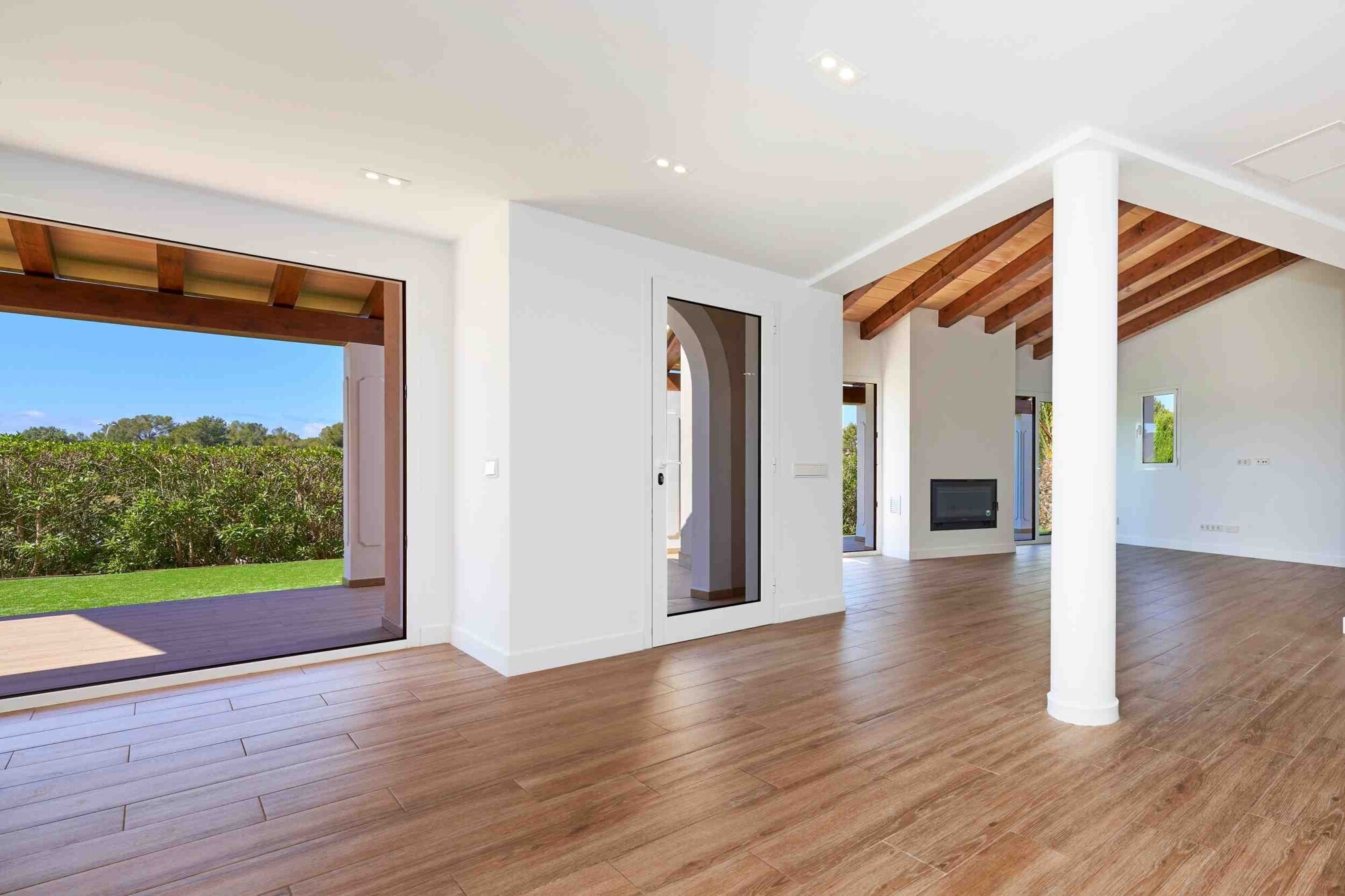 Casa unifamiliar en el campo de golf en un complejo bien cuidado con piscina