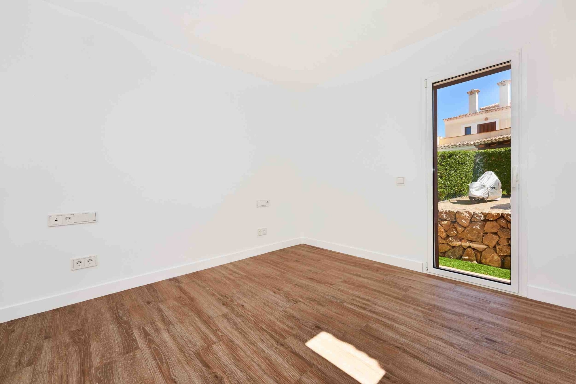 Casa unifamiliar en el campo de golf en un complejo bien cuidado con piscina